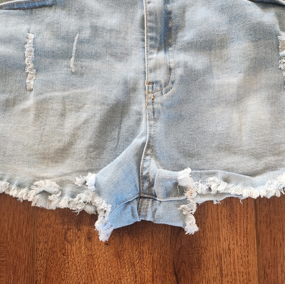 Hand Painted Cut Off Jean Shorts / Forever 21 SIZE 30 Treated Fabric Paint - Picture 5 of 6